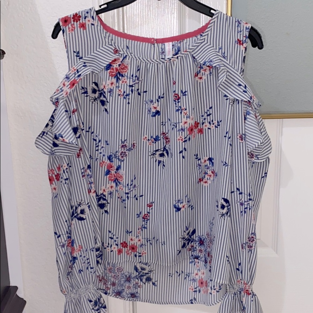 Xhilaration Top Cold Shoulder Long Sleeve